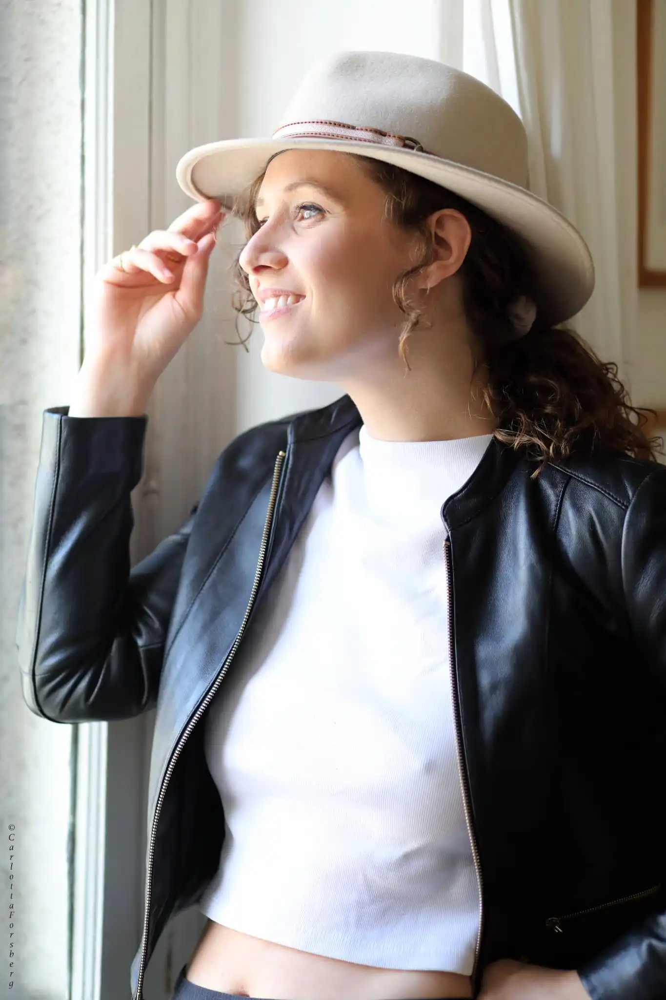 Portrait de Delphine E., comédienne et conteuse, co-créatrice du Duo d'Al Fine